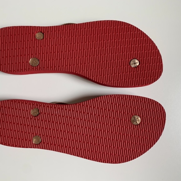 HAVAIANAS SLIM PEACOCK RED WITH CHARM NWOT - Picture 3 of 3